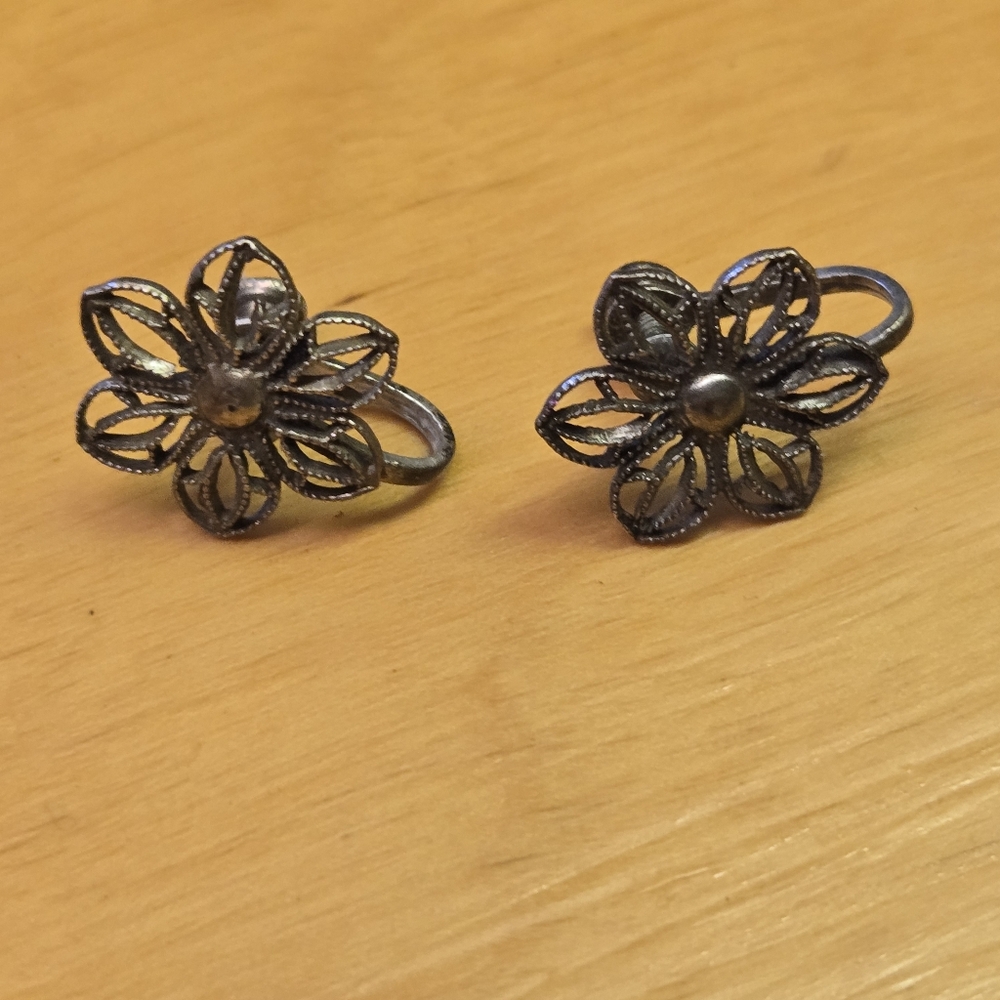 Vintage clip on flower earrings